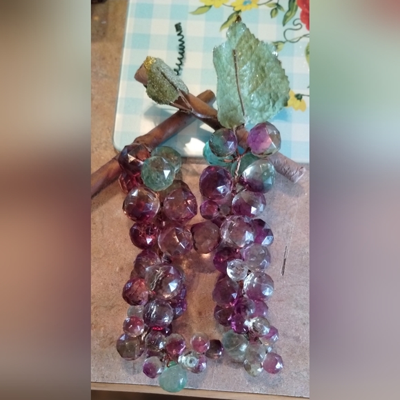 2 vintage sets of hard plastic grapes - Picture 3 of 3